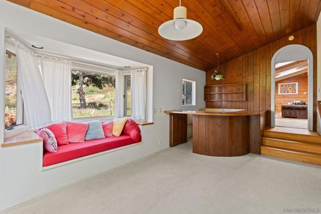 1515 San Dieguito Dr, Del Mar CA: https://media.crmls.org/mediaz/10766c6f-9331-413b-9897-b4b19288a71c.jpg