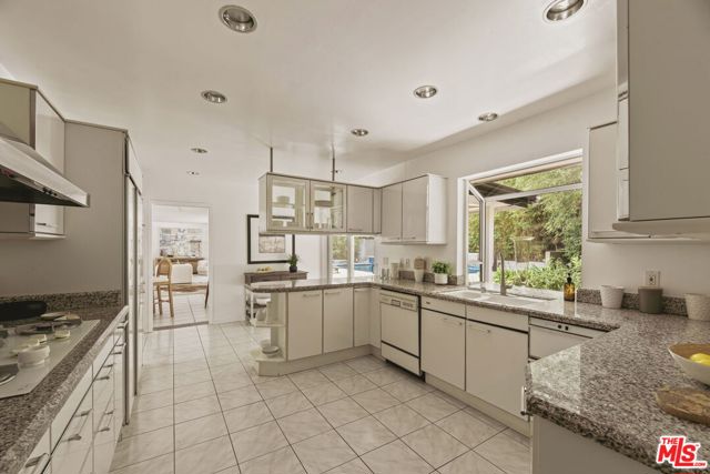 8630 Allenwood Road, Los Angeles CA: https://media.crmls.org/mediaz/10767274-5aa4-4513-89da-e81c2522ab91.jpg