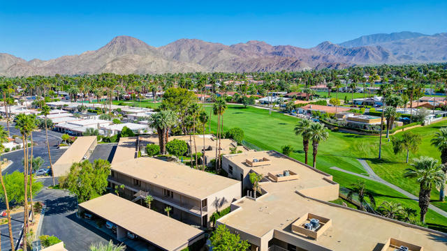 73879 Club Circle Dr, Palm Desert CA: https://media.crmls.org/mediaz/1076fbcc-8d95-4f40-a0d5-edc5925c49cc.jpg