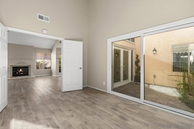 12071 Caminito Corriente, San Diego CA: https://media.crmls.org/mediaz/1077bbb6-8648-4add-8d31-e18cbe92cef4.jpg