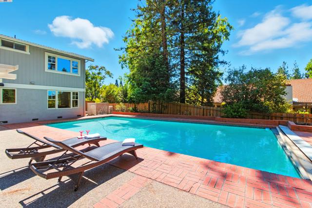 2673 Velvet Way, Walnut Creek CA: https://media.crmls.org/mediaz/1077d6ab-c171-4c69-af9d-7c5c3102fb94.jpg