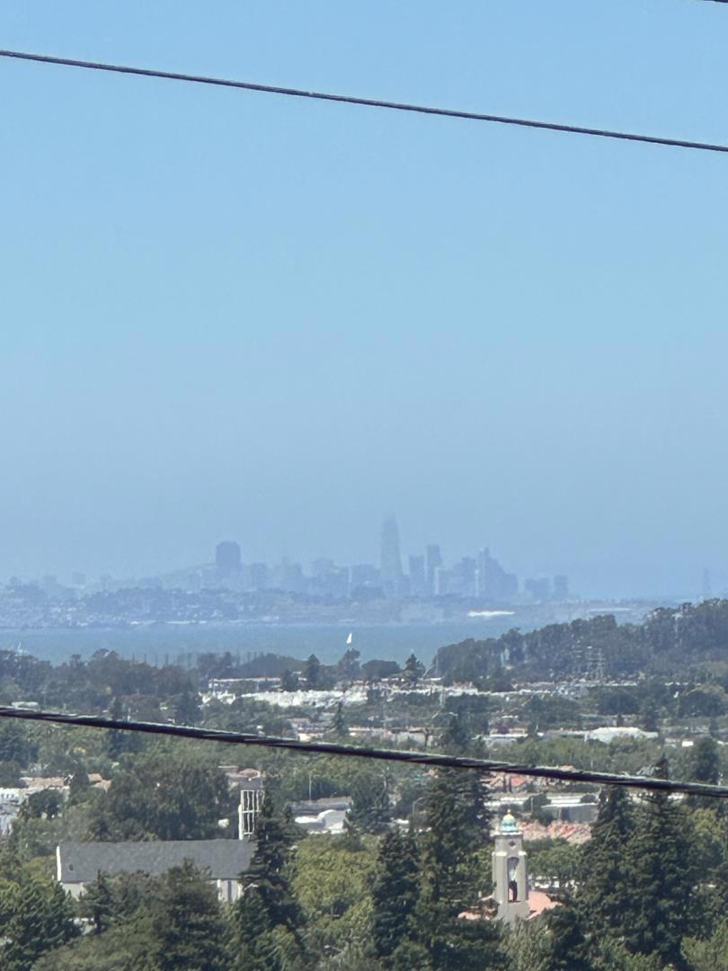 https://media.crmls.org/mediaz/1077e4c7-0e76-4e65-aac7-f1f9a3490b22.jpg?preset=X-Large