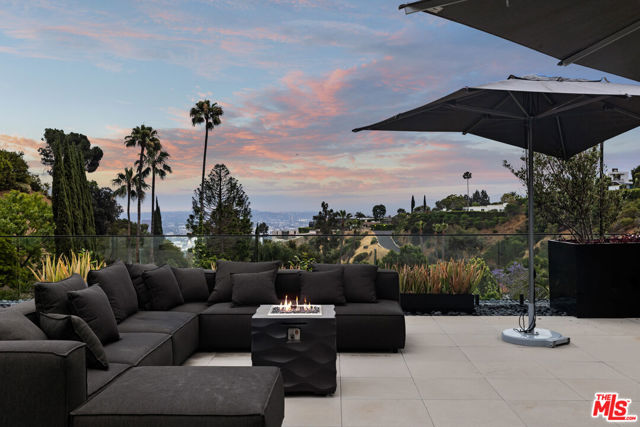 1488 Rising Glen Road, Los Angeles CA: https://media.crmls.org/mediaz/107882d5-aa37-44c1-9d2a-2cb45d0cd815.jpg