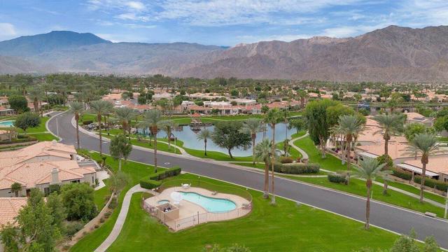 48135 Vista Cielo, La Quinta CA: https://media.crmls.org/mediaz/107884e6-01de-4e9e-9525-24f5e1cde43c.jpg