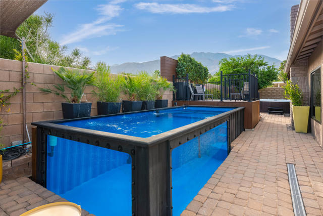 1289 E Caleta Way, Palm Springs CA: https://media.crmls.org/mediaz/10791ae9-2ce4-4c49-b383-241391387262.jpg