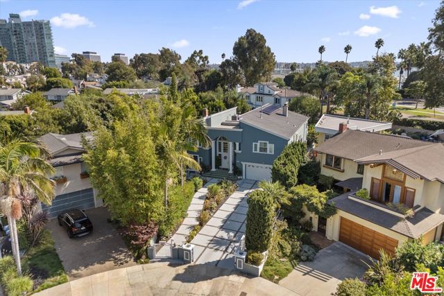 Image 1 of 27 For 850 Burrell Street