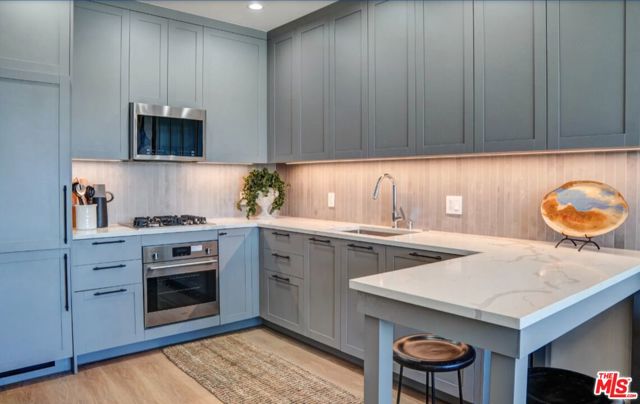 5768 W 3rd Street, Los Angeles CA: https://media.crmls.org/mediaz/10796d5a-87ed-45f7-b8a3-7af784351e76.jpg
