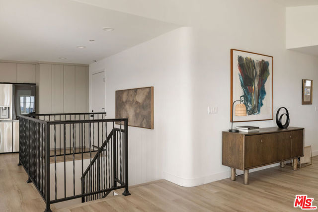 2391 Yorkshire Drive, Los Angeles CA: https://media.crmls.org/mediaz/10797fff-9519-4fad-8fa3-f58b46e9a6a8.jpg