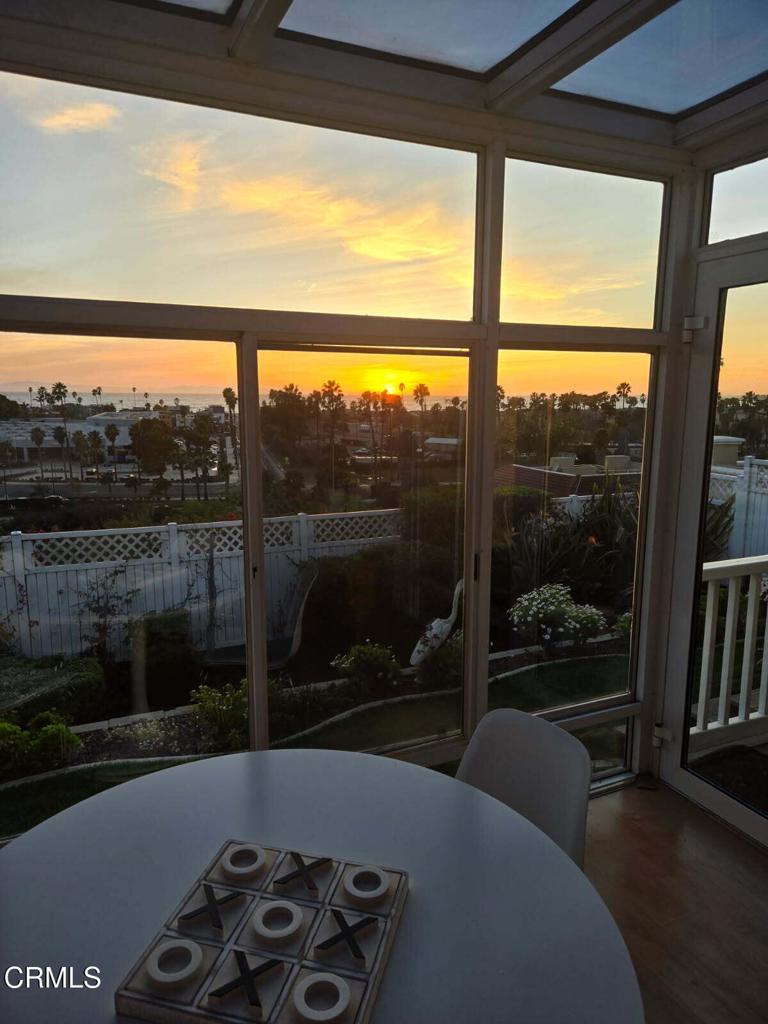 https://media.crmls.org/mediaz/10799540-05e7-4da0-be5d-402d35a79589.jpg?preset=X-Large