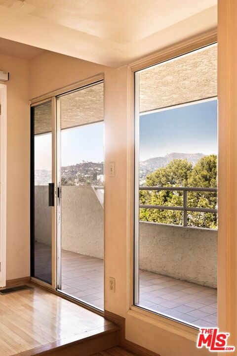 2470 Micheltorena Street photo 9