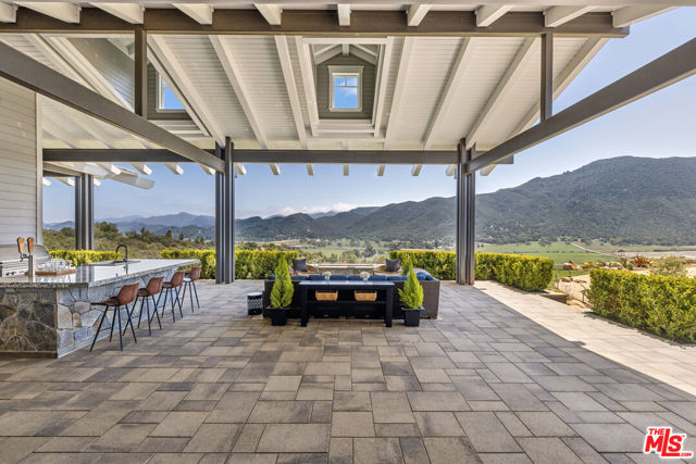 1697 W Potrero Road, Westlake Village CA: https://media.crmls.org/mediaz/107acefd-bd0c-474c-ad1a-f710aebcd3e6.jpg