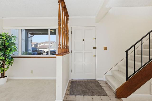 55 Saint James Court, Daly City CA: https://media.crmls.org/mediaz/107bb79b-05fa-482e-95bc-f46856709470.jpg