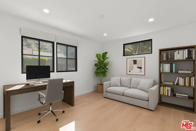 1450 N Bundy Drive, Los Angeles CA: https://media.crmls.org/mediaz/107c46d1-0946-4daa-80b6-bf9def898cfd.jpg