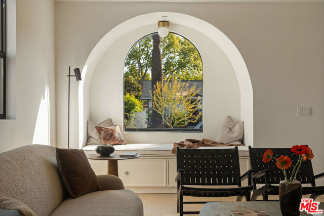 3923 Revere Avenue, Los Angeles CA: https://media.crmls.org/mediaz/107c5c39-c63b-4781-9844-e0c197a5f6eb.jpg
