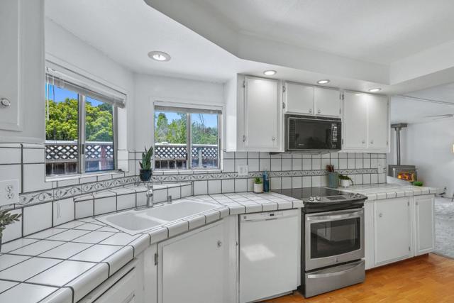300 Plum Street, Capitola CA: https://media.crmls.org/mediaz/107cf2d5-00c3-4c65-9b97-de7f419a561b.jpg