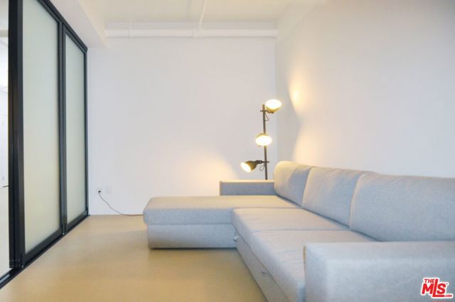 849 S Broadway, Los Angeles CA: https://media.crmls.org/mediaz/107d027e-7695-4bda-b3b2-ddb38ffadd22.jpg