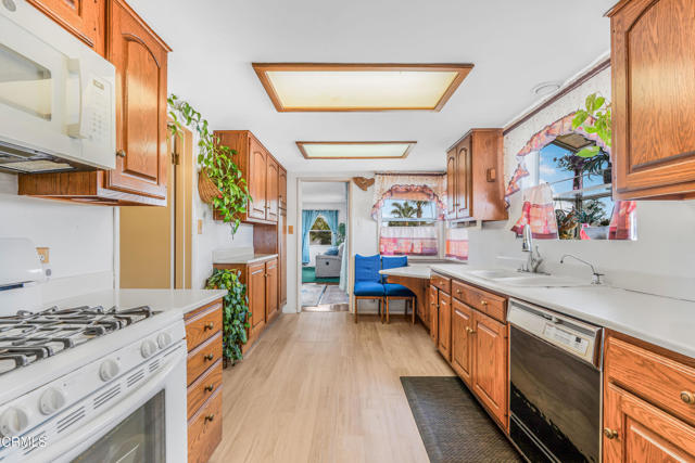 Detail Gallery Image 13 of 33 For 403 N L St, Oxnard,  CA 93030 - 3 Beds | 2 Baths