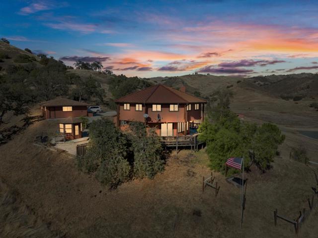 20101 Panoche Road, Paicines CA: https://media.crmls.org/mediaz/107df905-bb61-4506-b09a-af7d9945b157.jpg