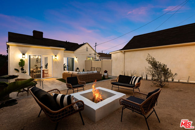 5722 Valley Ridge Avenue, Los Angeles CA: https://media.crmls.org/mediaz/107e0aab-dd59-4a42-82d8-141411038f90.jpg