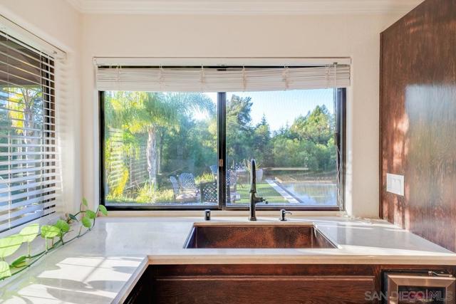 11 Country Glen Rd, Fallbrook CA: https://media.crmls.org/mediaz/107ebcc3-6d54-45f7-be3d-ce91a39634a1.jpg