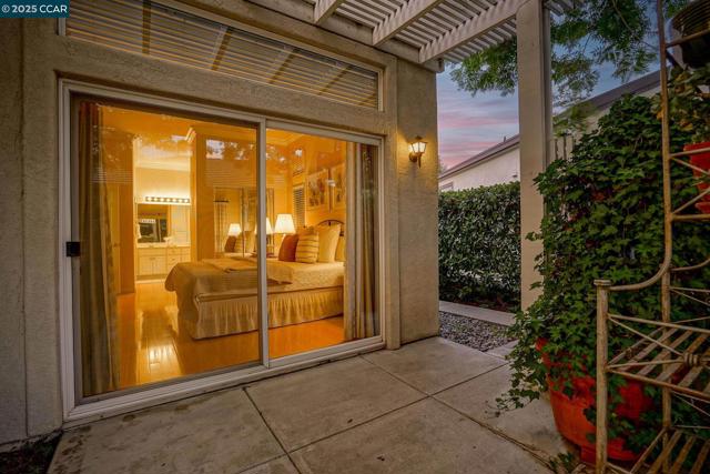 95 Goldspur Way, Brentwood CA: https://media.crmls.org/mediaz/107fa834-25a8-45e2-a5aa-400afd236b9f.jpg