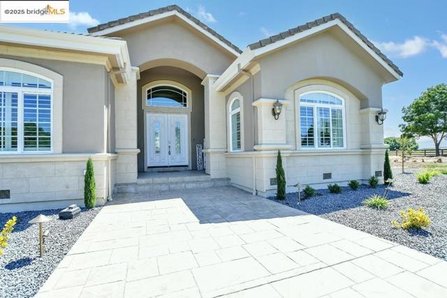 430 Ellisa Ln, Brentwood CA: https://media.crmls.org/mediaz/107fb24e-c898-41e6-970d-700ccc18cdcb.jpg