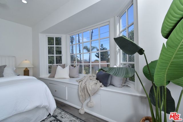 15200 Del Gado Drive, Sherman Oaks CA: https://media.crmls.org/mediaz/107fcae6-61ad-4f26-a2c1-18e965210a19.jpg