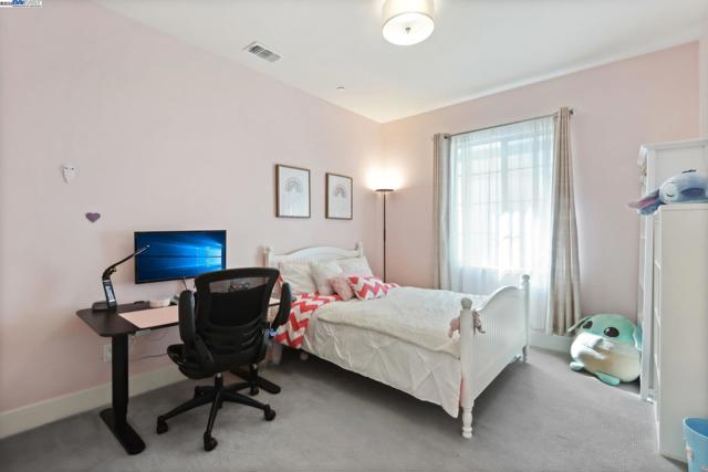 5623 Central Pkwy, Dublin CA: https://media.crmls.org/mediaz/107fd584-7b66-462b-b26c-b5fed4df88a9.jpg