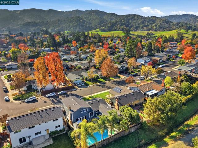 7519 Driftwood Way, Pleasanton CA: https://media.crmls.org/mediaz/10806f59-0314-454b-8fd6-104e4aa840e4.jpg