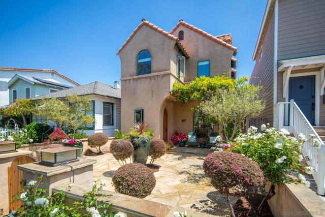 867 E Avenue, Coronado CA: https://media.crmls.org/mediaz/1080eb44-0f6d-4790-9fb6-1bd4a4fbff8a.jpg