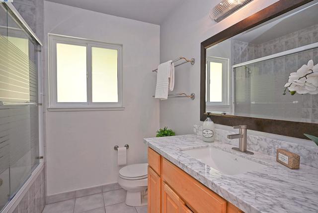 38 Saint Stephens Dr., Orinda CA: https://media.crmls.org/mediaz/10819f9f-1f5e-4942-bd20-d1641da967b4.jpg
