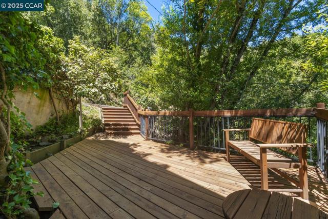 37 La Madronal, Orinda CA: https://media.crmls.org/mediaz/1082e4a7-c33c-461b-a9f4-d9b9546a7be3.jpg