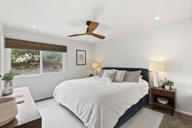 310 Bluff Wy, Oceanside CA: https://media.crmls.org/mediaz/10834065-4fe4-4898-8bdc-0487a1ffe18b.jpg