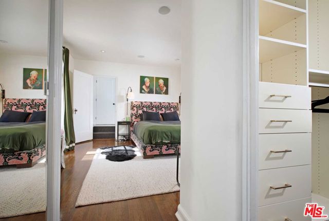6749 Whitley Terrace, Los Angeles CA: https://media.crmls.org/mediaz/10843021-af59-41c1-b1ca-fd9001fcfa02.jpg