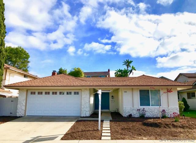 5091 Park Rim Dr, San Diego CA: https://media.crmls.org/mediaz/1084601d-5599-46b3-9486-f9af1ee27397.jpg