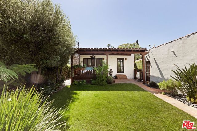 112 N Valley Street, Burbank CA: https://media.crmls.org/mediaz/1085120f-901d-44eb-8217-2213800aa9b8.jpg