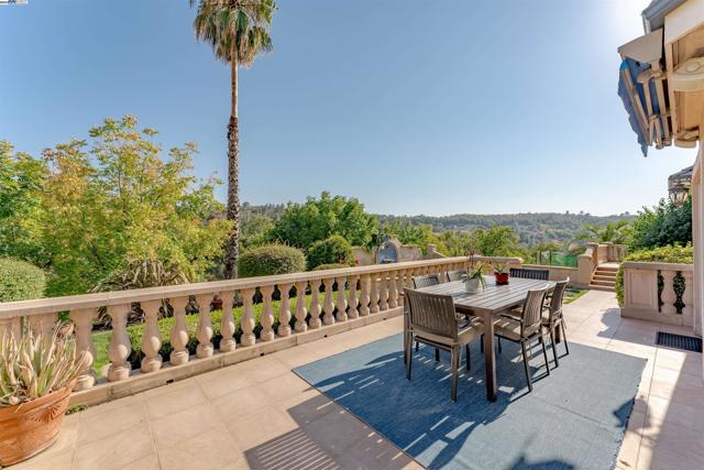 7745 Winter Snow Ct, Newcastle CA: https://media.crmls.org/mediaz/10858e63-9900-4f13-aa8e-24f043b85874.jpg