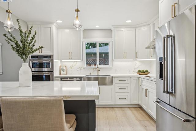 5169 Lillian Ct, Livermore CA: https://media.crmls.org/mediaz/1085fbc8-36d9-40d1-8e87-0ed2ddfceb77.jpg