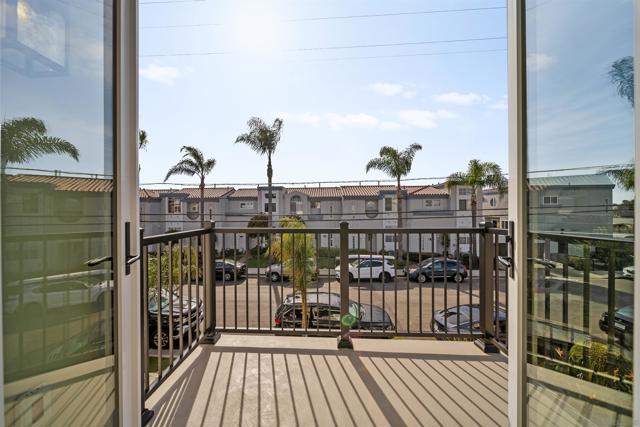 812 Cleveland Street, Oceanside, California 92054, 3 Bedrooms Bedrooms, ,4 BathroomsBathrooms,Condominium,For Sale,Cleveland Street,250019506SD