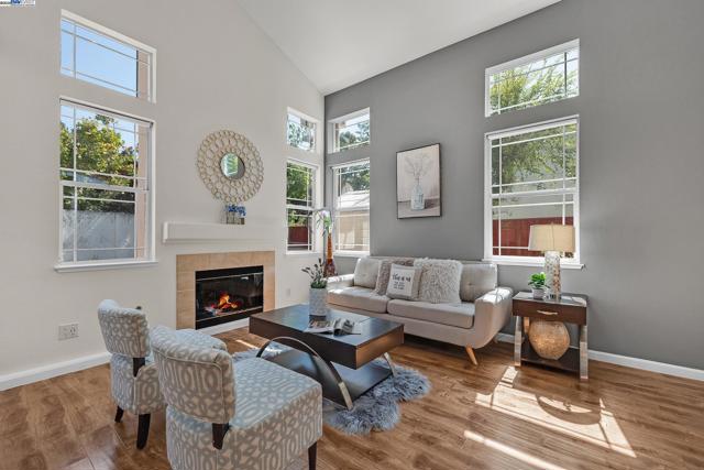 100 Arroyo Ct, Union City CA: https://media.crmls.org/mediaz/10871876-18ec-4699-a969-cee9461ac2e2.jpg