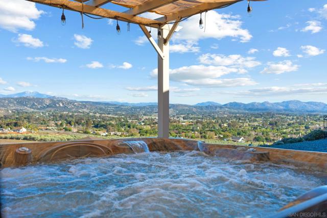 2255 Los Altos De Cerro, Ramona CA: https://media.crmls.org/mediaz/10873c93-a0fd-4fc7-a55f-d3a8259c64cf.jpg