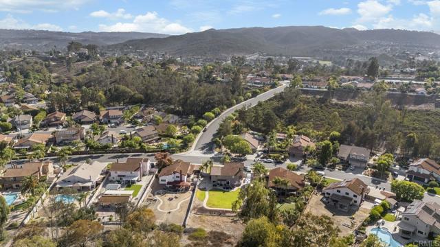 14001 Saddlewood Drive, Poway CA: https://media.crmls.org/mediaz/108743a5-c2dc-4a2d-9682-cf1402ef8b24.jpg
