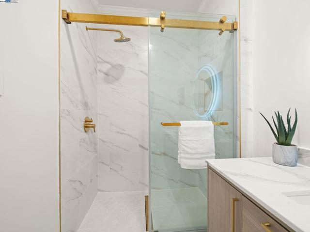 Image 25 of 44 For 2370 Francisco St