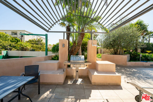 10490 Wilshire Boulevard, Los Angeles CA: https://media.crmls.org/mediaz/108751ef-cd23-430f-937e-e55b3ab2ebc0.jpg