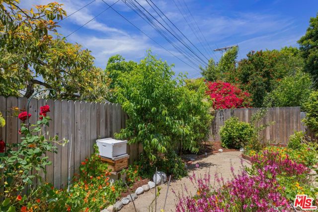 2249 Linnington Avenue, Los Angeles CA: https://media.crmls.org/mediaz/10880634-b4d1-4ee9-8493-282e0e2f45fa.jpg