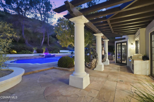 29270 Wagon Road, Agoura Hills CA: https://media.crmls.org/mediaz/10882b0f-100f-41a4-a9b9-558b78a0d715.jpg