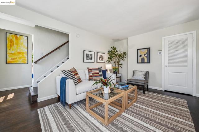 317 Pacific, Alameda CA: https://media.crmls.org/mediaz/10884d78-d030-4dfe-9601-3b9a29c4f68a.jpg