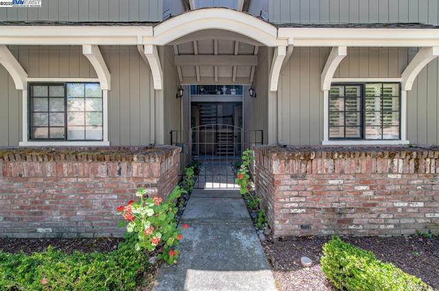 2030 Canyon Woods Drive, San Ramon CA: https://media.crmls.org/mediaz/10889227-59ac-4fcb-88e5-aa03db6cfe87.jpg