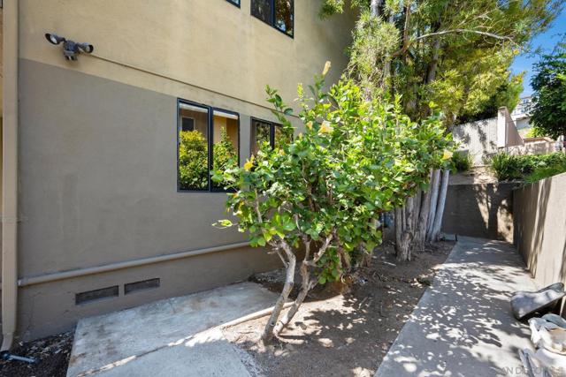 2195 Hayden Way, San Diego CA: https://media.crmls.org/mediaz/10889bef-6a15-4c54-a674-e5f9c1b2206e.jpg