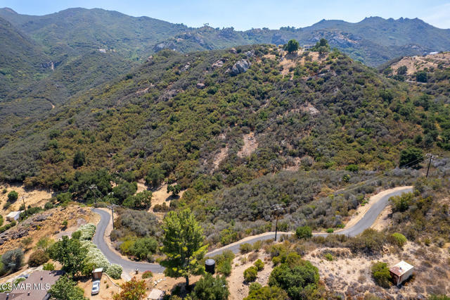 115 Carlisle Road, Westlake Village CA: https://media.crmls.org/mediaz/1088d04b-5a7d-4bb1-8b35-785043dde28e.jpg
